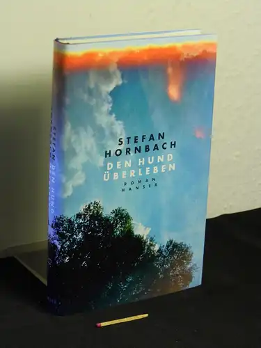 Hornbach, Stefan: Den Hund überleben : Roman -  LAGERRÄUMUNG. 
