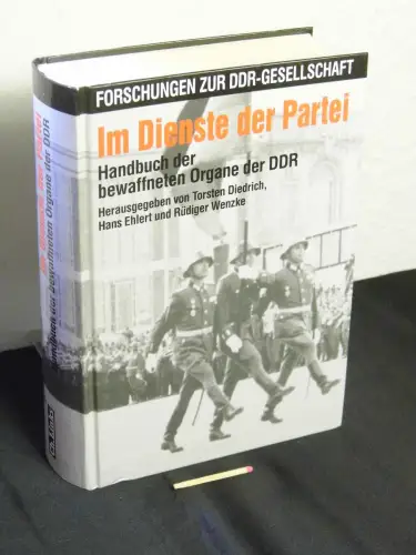 Diedrich, Torsten sowie Hans Ehlert und Rüdiger Wenzke (Herausgeber): Im Dienste der Partei - Handbuch der bewaffneten Organe der DDR - aus der Reihe: Forschungen zur DDR-Gesellschaft. 