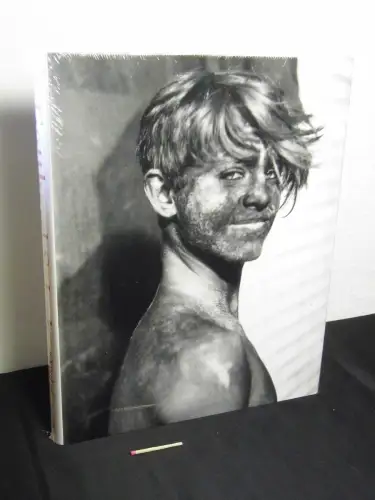 Pfrunder, Peter (editor): Gotthard Schuh - a kind of infatuation - Fotostiftung Schweiz, Winterthur 30 May - 11 October 2009. 