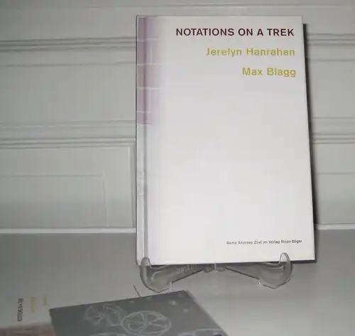 Hanrahan, Jerelyn und Max Blagg: Hanrahan, Jerelyn und Max Blagg: Notations on a trek. Inhalt: Drawings, 1991 - 1996: Jerelyn Hanrahan. Three poems 1997: Max Blagg. Deutsche Übertragung von Esther Breger. Deutsch - Englisch. [Reihe Andreas Züst]. 