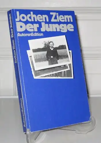 Ziem, Jochen: Der Junge. Eine Entwicklung in sieben Bildern. Hrsg. von Gerhard Fuchs, Heinar Kipphardt, Uwe Timm. (Mit personalisierter Widmung und der Signatur des Autors auf dem Vortitel). 