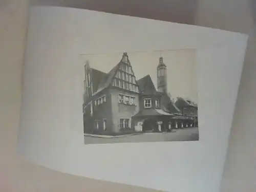 Das Rathaus in Löwenberg [schwarz-weiß-Postkarte]