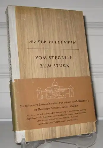 Vallentin, Maxim: Vom Stegreif zum Stück. (Vom Autor signiertes Exemplar). Ein Ensemble-Buch auf der Grundlage des Stanislawski-Systems. [Bühne der Wahrheit. Schriftenreihe für das neue deutsche Volkstheater]. 