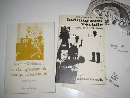 Hohmann, Joachim S: 2 Bände: Die Lumpensammler wiegen den Rauch. Poetische Texte. (Vom Autor signiert). / Ladung zum Verhör (Gedichte 1971 - 1976). Dem Buch liegen drei private Briefe des Autors an den Verleger Günther Neske bei. 