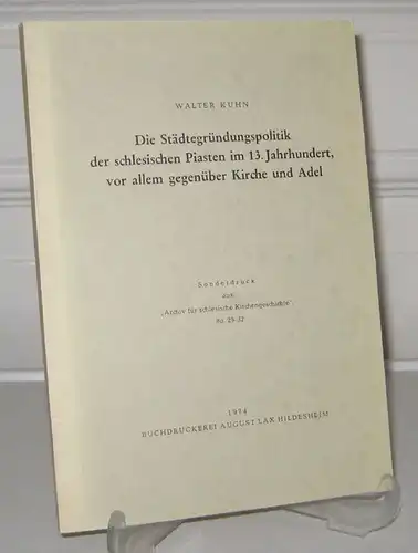 Kuhn, Walter: Die Städtegründungspolitik der schlesischen Piasten im 13. Jahrhundert, vor allem gegenüber Kirche und Adel. Sonderdruck aus "Archiv für schlesische Kirchengeschichte", Bd. 29 - 32. 