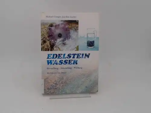 Gienger, Michael und Joachim Goebel: Edelsteinwasser. Herstellung, Anwendung, Wirkung. Herausgegeben von Anja und Michael Gienger [Edition Cairn Elen]. 