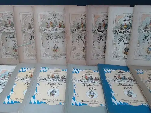 O.A: Münchener Fliegende Blätter Kalender. Konvolut mit 13 Ausgaben: 1) 1919/36. Jahrgang; 2) 1920/37. Jahrgang; 3) 1922/39.Jahrgang; 4) 1924/41. Jahrgang; 5) 1925/42. Jahrgang 6) 1926/43.. 