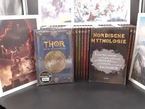 Diverse, Autoren: Nordische Mythologie. 37 Bücher, 1 Poster (Yggdrasil) und 4 Farbtafeln zusammen. 