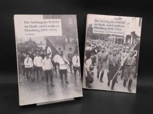 Heinacher, Peter: 2 Bücher zusammen - Der Aufstieg der NSDAP im Stadt- und Landkreis Flensburg (1919-1933). Band 1: Textband; Band 2: Anmerkungs- und Dokumentenband. 