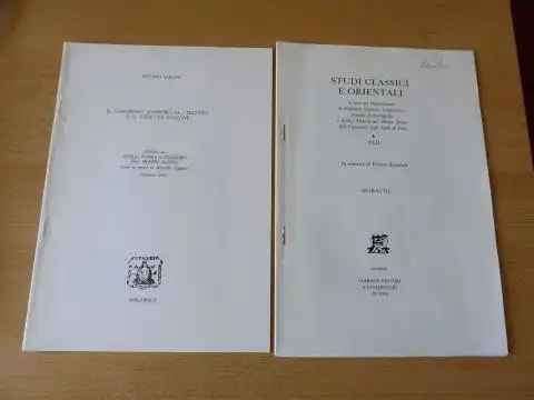 Carlini, Antonio: 2 TITELN v. A. CARLINI : "TESTIMONE E TESTO: IL PROBLEMA DELLA DATAZIONE DI PIand I 4 DELL PASTORE DI ERMA" aus STUDI CLASSICI E ORIENTALI Pisa, 1992 S. 17-30 mit 4 Abb. auf 2 Tafeln (Papyrologie) // "IL COMMENTO ANONIMO AL ` TEETETO ` E