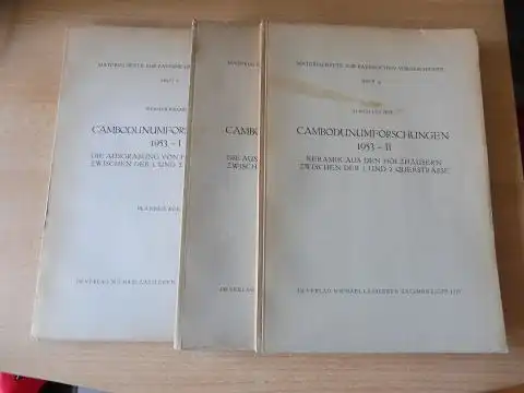Krämer, Werner und Ulrich Fischer: (CAMBODUNUM - KEMPTEN). CAMBODUNUMFORSCHUNGEN 1953 - I. TEXT u. PLANBEILAGEN // 1953 - II. KERAMIK AUS DEN HOLZHÄUSERN ZWISCHEN DER 1. UND 2. QUERSTRASSE *. 3 BÄNDE (2 Teile in 3). 