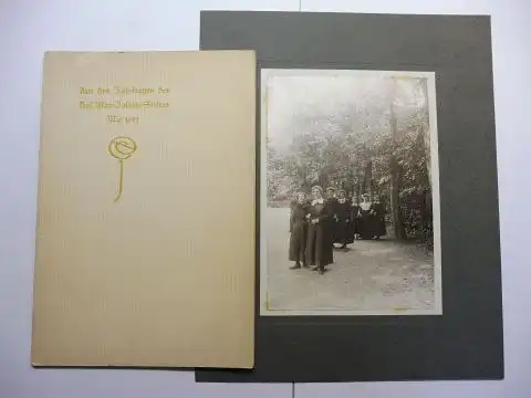 HEFT : Aus den Jubeltagen des Kgl. Max-Joseph-Stiftes Mai 1913 (Festspiele) // ORIGINAL-FOTO : "Im Garten des Max-Joseph-Stiftes - Frau Baronin (?) mit unbekannten Zöglingen...