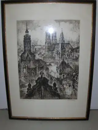 Dietrich, F. J: F. J. Dietrich (Münchner Künstler) :" München Altstadt - mit Marienplatz u. Strassenbahn - Blick vom Tal". Original-Radierung handsigniert unten mit Bleistift- im Rahmen hinter Glas *. 