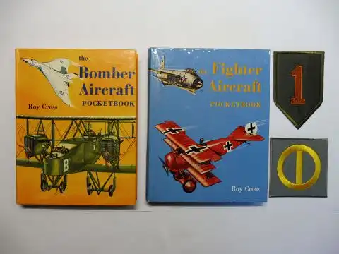 Cross, Roy: The Bomber Aircraft POCKETBOOK / The Fighter Aircraft POCKETBOOK. 2 BÄNDE + 2 ORIGINAL-ABZEICHEN (Textil-siehe Foto).