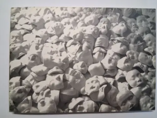 Hohmann *, Sabrina, Bernhart Schwenk und Christoph Emma Vitali: Sabrina Hohmann. Der Traum vom ich. Gipsmasken aus dem Jujin-Hospital, Tokio. Haus der Kunst, München 1999. 