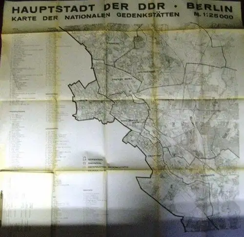 Berlin / DDR: Nationale Gedenkstätten. Bestandsanalyse. 8 Verzeichnisse, in dieser Reihenfolge für die Stadtbezirke Mitte, Friedrichshain, Köpenick, Prenzlauer Berg, Lichtenberg, Treptow, Weißensee, Pankow. 