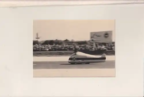 Arnold, Rolf: Sammlung von 85 s/w Fotographien des Fotographen Rolf Arnold. Zumeist Berlin. Enthalten sind im Detail: 1) Motorradrennen (3) und Autorennen (2) und Seifenkistenrennen.. 