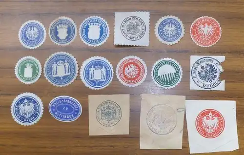Siegel / Verschlussmarken.   Amtssiegel, Steuerämtersiegel und Rentensiegel: Konvolut mit 17 Siegelmarken verschiedener Steuerämter, Rentenämter, Deputationen, Kassen, Bürgermeisterämter und Statistischer Ämter. Enthalten sind die.. 