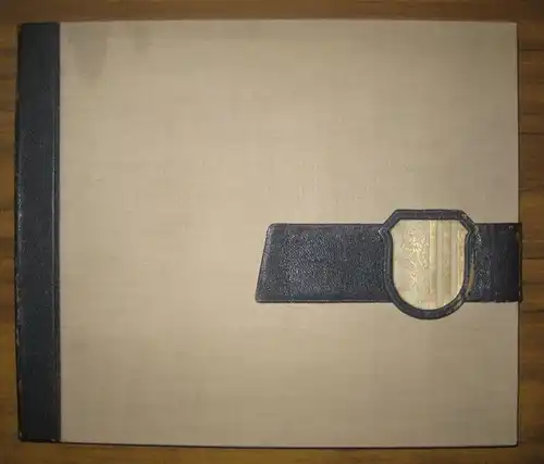 Leipzig.  Rat des Stadtkreises Leipzig (Hrsg.): Dem Preisträger beim Sport  und Kulturfest der Deutschen Jugend anlässlich des IV. Parlaments der FDJ. 10 Bildtafeln:.. 