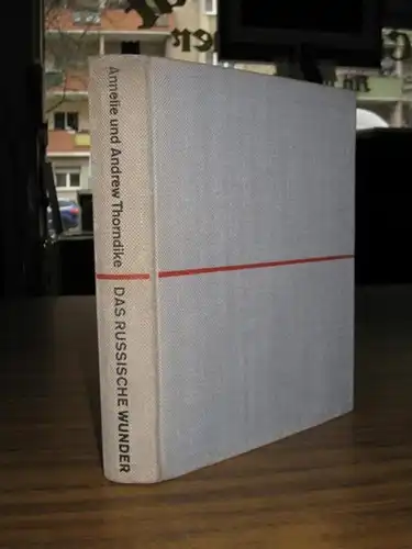 Thorndike, Annelie und Andrew. - Albert Kapr / Edith Wäscher (Red.): Das russische Wunder. Bilder Geschichten Dokumente vom Werden des ersten Landes des Kommunismus nach dem gleichnamigen DEFA-Film. 