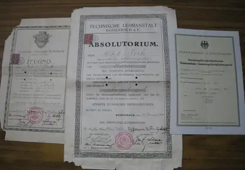 Koch, Albert Alois.- Urkunden, Zeugnis, Absolutorium, Staatsangehörigkeitsurkunde, 3 Dokumente, Herbert Alois Koch (geb. 9. März 1904) betreffend: 1) Zeugnis der Technischen Lehranstalt Bodenbach, Abt. Chemie...