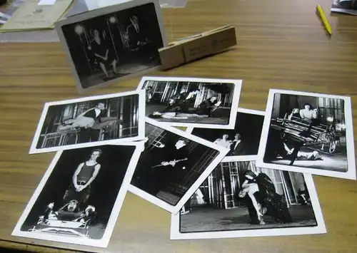 Memento Mori. - Teresa Harder ( geboren 1963 ). - Regie: Isabella Mamatis: Memento Mori. - 8 originale Szenen-Fotografien. - Zu sehen sind außerdem: Vera Schrankl, Martin Peter, Jores Bohr. 