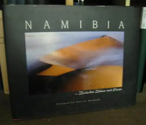 Namibia. - Fotografien und Texte: Olivier Michaud. - Übersetzung: Natalie Koffka: Namibia. Zwischen Dünen und Ozean. 