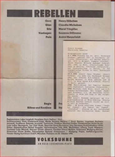 Programmheft und Besetzungszettel zu: Rheinische Rebellen, von Arnolt Bronnen. - Regie: Frank Castorf. - Mit: Henry Hübchen, Claudia Michelsen, Meral Yüzgülec, Susanne Düllmann und Astrid Meyerfeldt. - Spielzeit 1992/1993