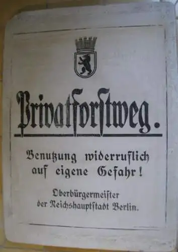 Steinmarker Deutschland Berlin: Steinmarker Deutschland Berlin, beschriftet: Privatforstweg. Benutzung widerruflich auf eigene Gefahr! Oberbürgermeister der Reichshauptstadt Berlin. 