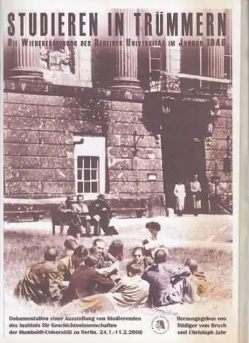 Bruch, Rüdiger vom / Jahr, Christoph (Herausgeber): Studieren in Trümmern. Die Wiedereröffnung der Berliner Universität im Januar 1946.   Dokumentation einer Ausstellung von Studierenden.. 
