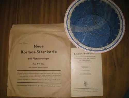 Sternenkarte. - Walter Widmann (Anleitung): Neue Kosmos-Sternkarte mit Planetenzeiger. Mit durchscheinendem Deckblatt und verstellbarem Zeiger zum Ermitteln der Planetenstände. 