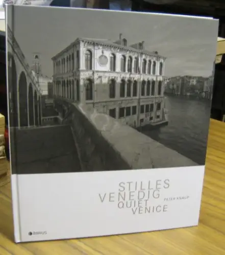 Knaup, Peter. Mit einem Essay von / with an essay by Catherine Sauvat: Stilles Venedig. Quiet Venice. 
