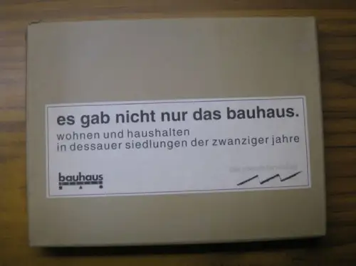 Stiftung Bauhaus Dessau - Irene Below, Babette Scurrell, Dorothee Huber, Gerd Kuhn, Torsten Blume (Autoren): Es gab nicht nur das Bauhaus - wohnen und haushalten in Dessauer Siedlungen der 20er Jahre. Bauhaus Dessau, das Oberstufen-Kolleg zur Ausstellung 