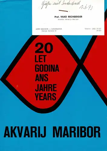 "20 Jahre", gefaltenes Poster mit Öffnungszeiten und angetackerter Visitenkarte. 