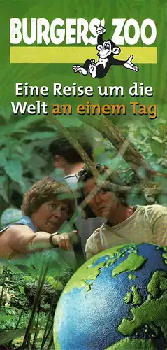 Kurzinformation (Eine Reise um die Welt an einem Tag, Frau zeigt auf etwas). 