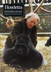 A John Aspinall Zoo Park (Aspinall mit Gorilla). 