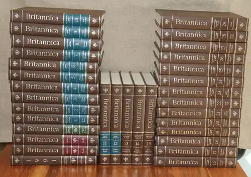 15th ed (1991), 33 volumes:1-12: Micropedia, 13-29 Macropedia 1 vol Propaedia, 2 vol Index + Annual 1991. 