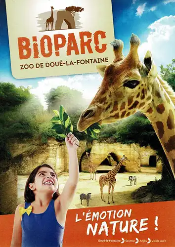 Kurzinformation "Bioparc" (Kind mit Giraffe). 