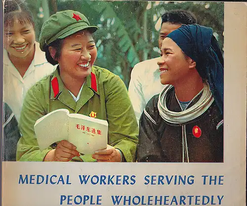 Medical workers serving the people wholeheartedly. 