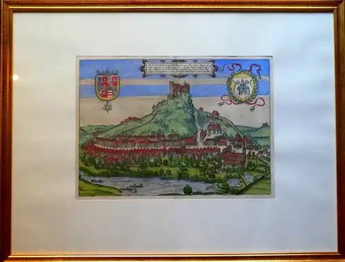 Arx Segeberga, quondam Aelberga, Wagriam, nobilem Holsatiae Regionem, exornat... Gesamtansicht mit 2 Wappen- und 1 Titelkartusche. Von Georg Braun u. Franz Hogenberg