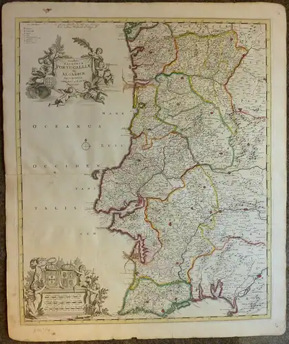 Novissima Regnorum Portugalliae et Algarbiae descriptio. Grenzkolorierter Kupferstich. Mit 2 figürl. Kartuschen. Gestochen von Fr. de Wit