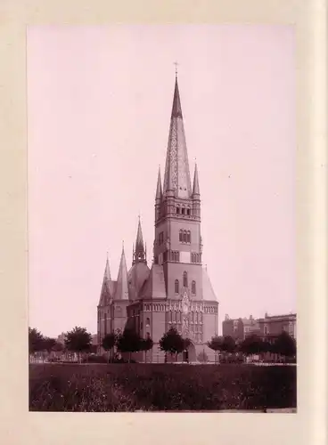 Kirche St. Johannis in Altona. Albuminabzug, auf Karton aufgezogen