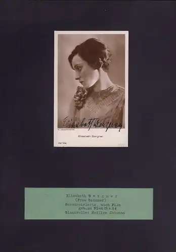 Bergner, Elisabeth, österr.-englische Schauspielerin und Regisseurin, (1897-1986): Porträtfotografie mit vollem eigenh. Namenszug "Elisabeth Bergner" im unteren Bildrand. Foto von W. v. Debschitz-Kunowski, in Sepia. 