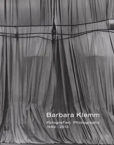 Barbara Klemm. Fotografien 1968-2013. Mit Beiträgen von Durs Grünbein und Hans-Michael Koetzle. (Übersetzungen: Amy Klement, Jenny Piening, Lucy Renner Jones). Zweite Auflage. 