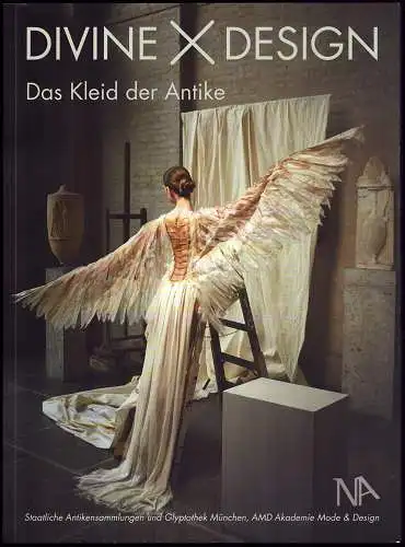 Divine X Design. Das Kleid der Antike. Eine Ausstellung der Staatlichen Antikensammlungen und Glyptothek München in Zusammenarbeit mit der AMD Akademie Mode & Design von...