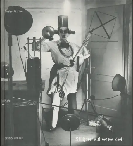 Richter, Evelyn: Stillgehaltene Zeit / Arrested time. (Redaktion: Astrid Ihle. Übers.: Ian Pepper). 