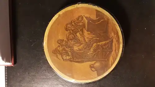 Antike Tabakdose Tabatiere Schnupftabakdose Stobwasser
Braunschweiger Lackdose Tabak Dose wohl Evers 19Jh
90mm im Durchmesser

Biete diese echte antike Tabakdose zum Verkauf an. Sie ist eine Lackdose auf.. 