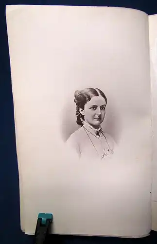 Lieder von Anna Karbe mit einer Photographie der Dichterin 1881 selten js