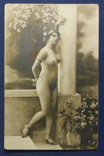 Fotopostkarte Ansichtskarte "Frau" um 1910 Akt Erotik Erotika original sf