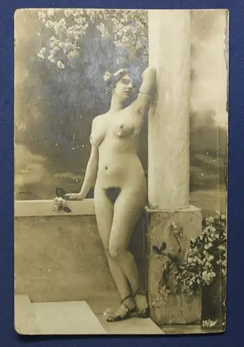 Fotopostkarte Ansichtskarte "Frau" um 1910 Akt Erotik Erotika original sf